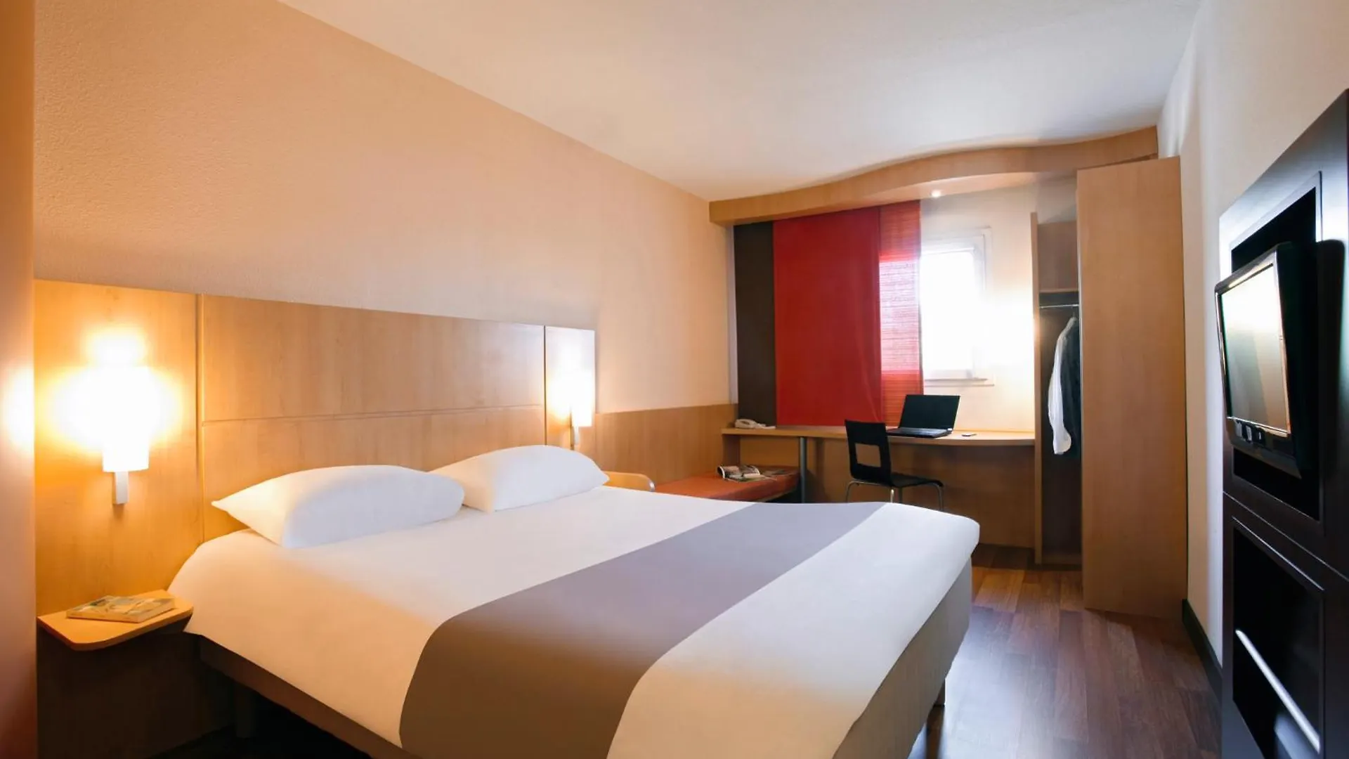 Ibis Manosque Cadarache Hotel 3*,  France