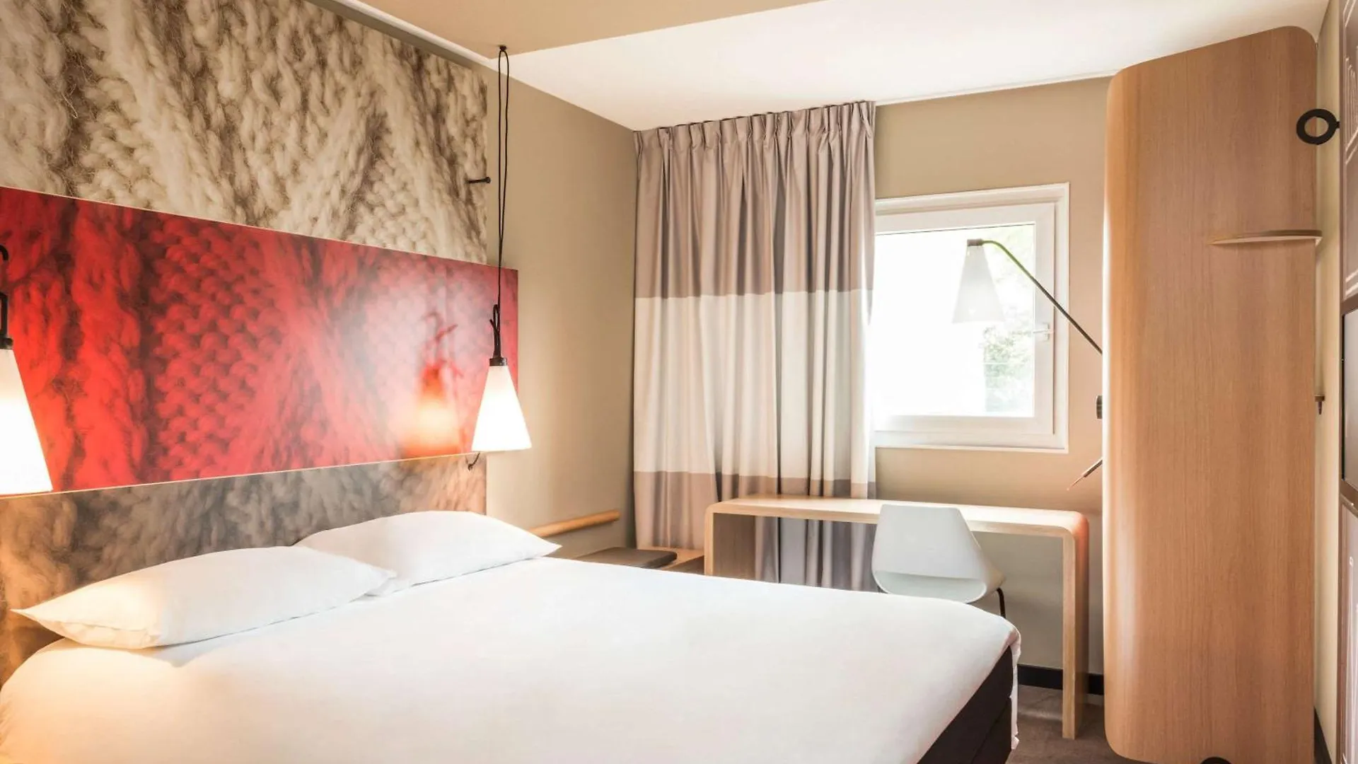 Ibis Manosque Cadarache Hotel