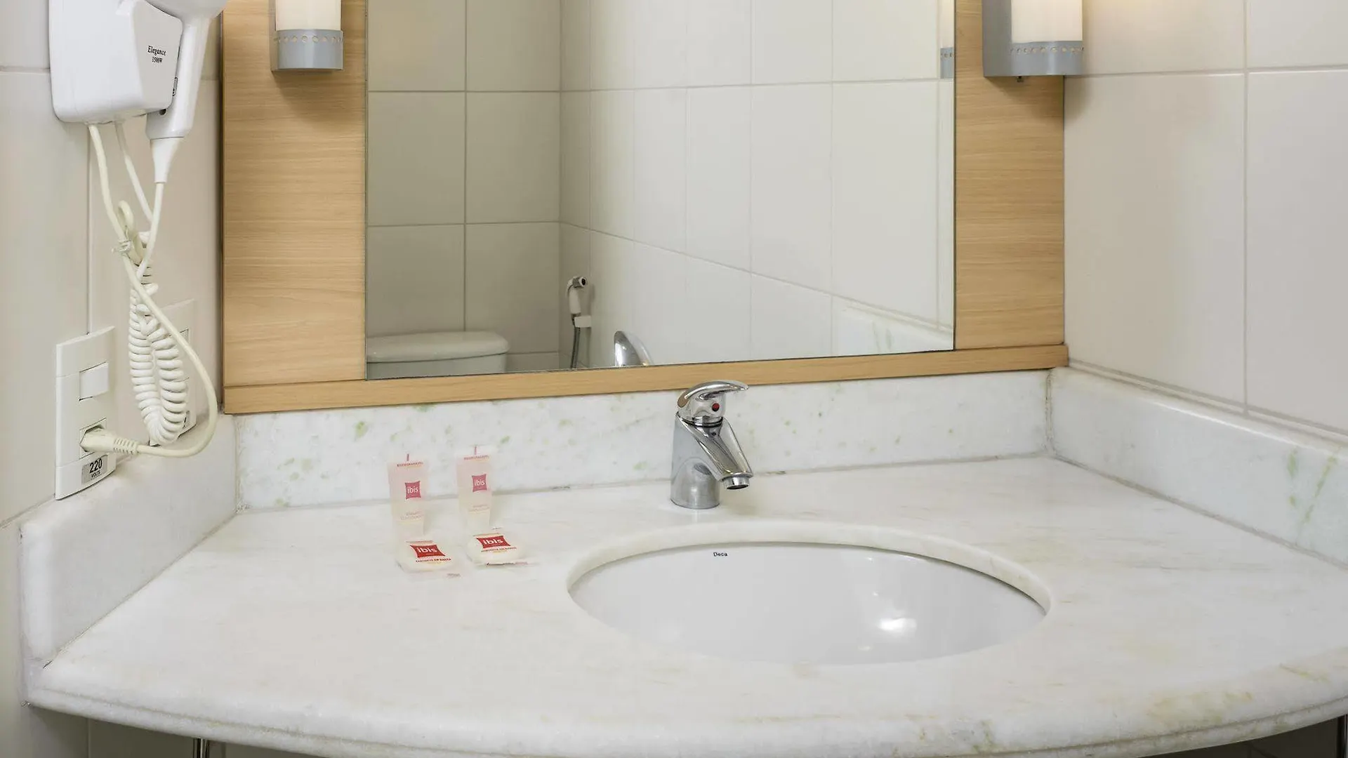***  Ibis Manosque Cadarache Hotel France
